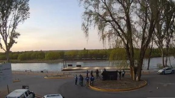 Horror en Neuquén: asesinaron a una mujer en el Paseo Limay