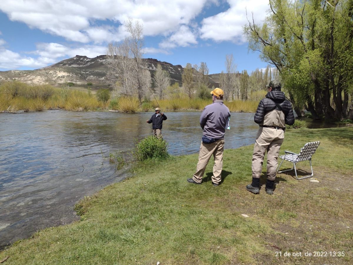 31 personas aprobaron el examen de guía de pesca
