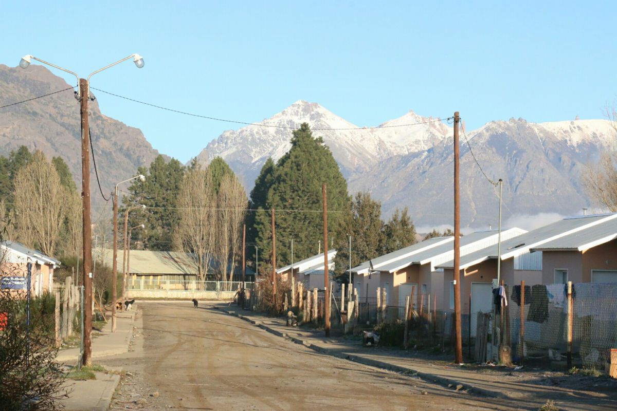 Allanaron 8 viviendas en Bariloche por los ataques incendiarios en Villa La Angostura