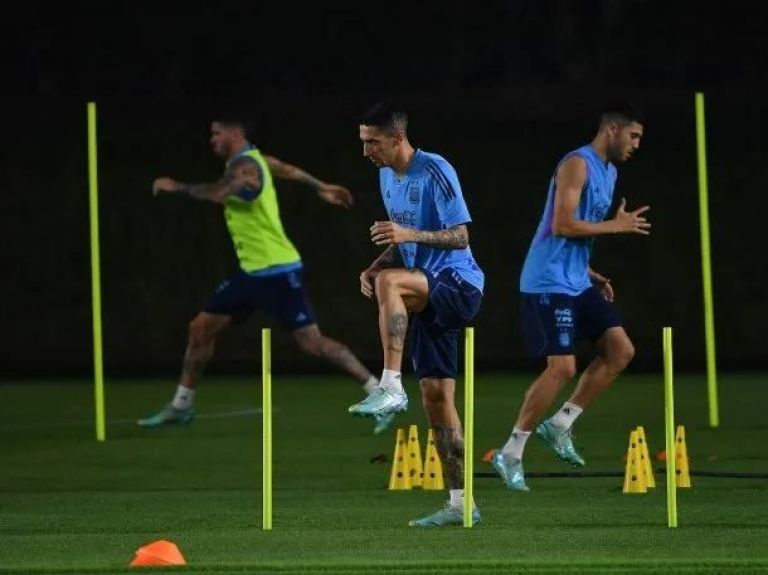 Ángel Di María hizo todo el entrenamiento a la par del grupo y se perfila para ser titular 