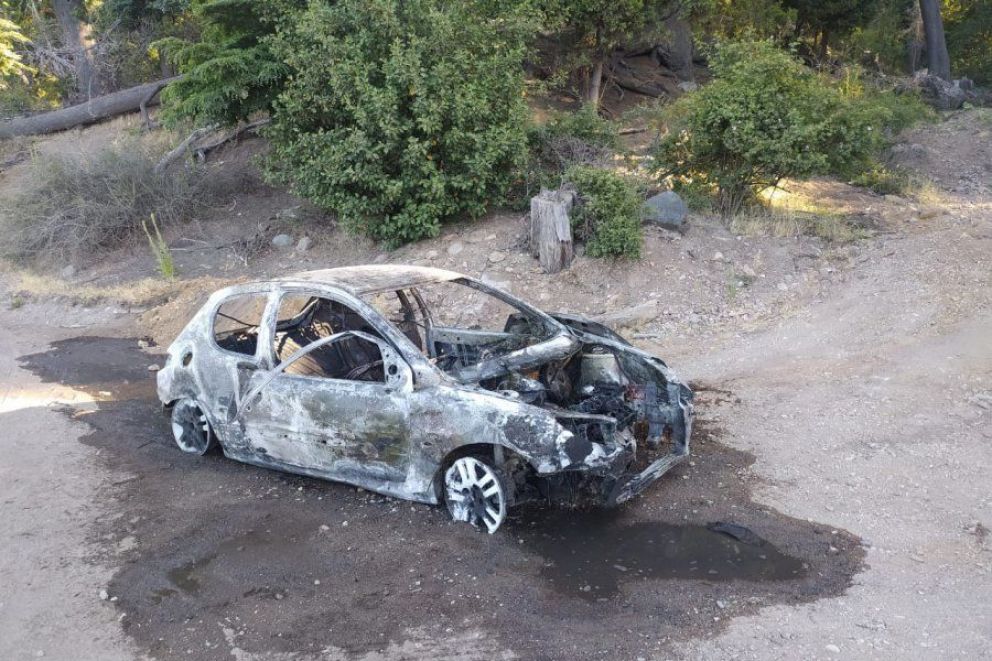 Se le prendió fuego el auto con su familia a bordo