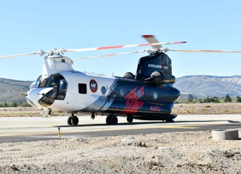 Trajeron al aeropuerto Chapelco el imponente helicóptero canadiense que alquiló Nación