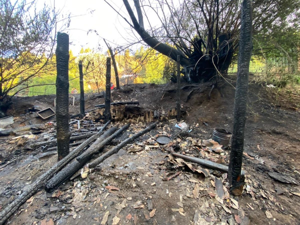 Así quedó la casa que inició el incendio en Los Radales: el dueño cree que fue intencional