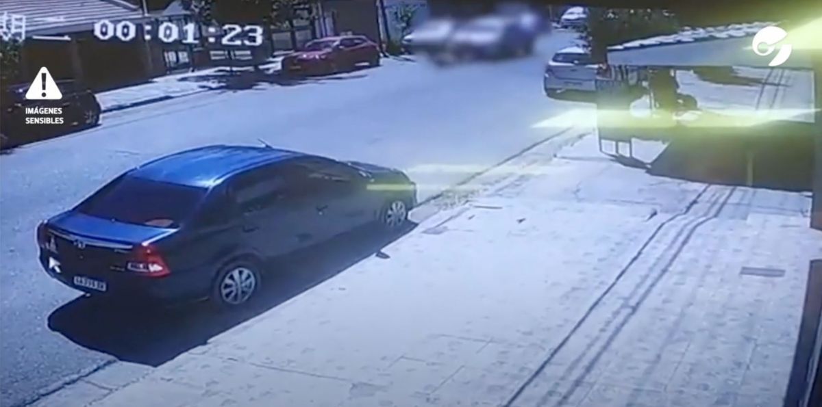 Un mujer fue violentamente atropellada por un camioneta que se dio a la fuga