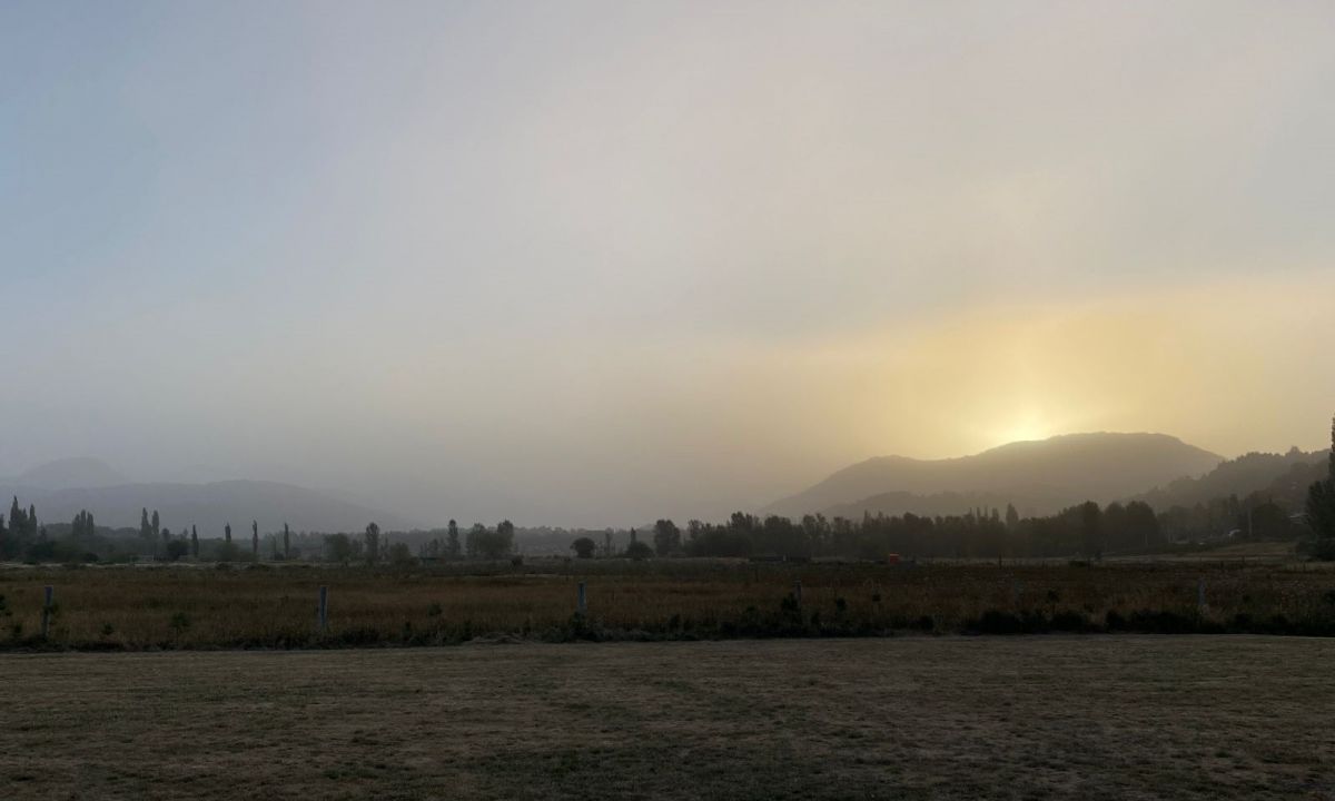 El humo de los incendios en Chile llegó a San Martín y la región