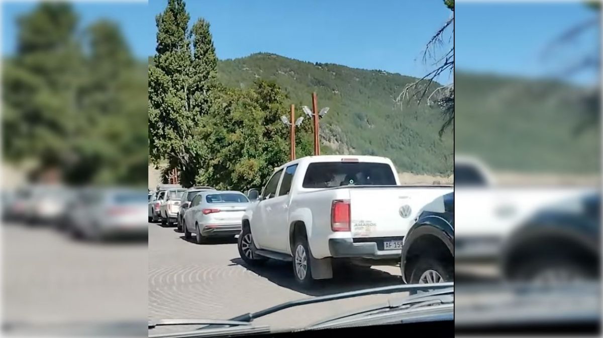 Video e indignación: 15 autos mal estacionados a plena luz del día