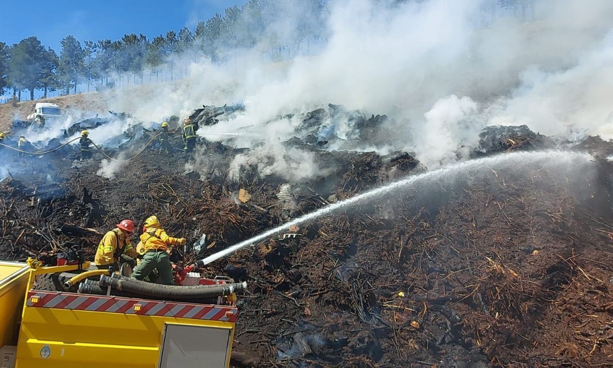 Contuvieron el incendio en la cantera de Gatica