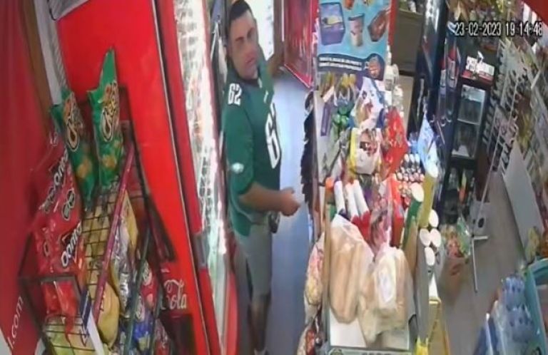 Dos ladrones robaron mercadería de un kiosco en el centro