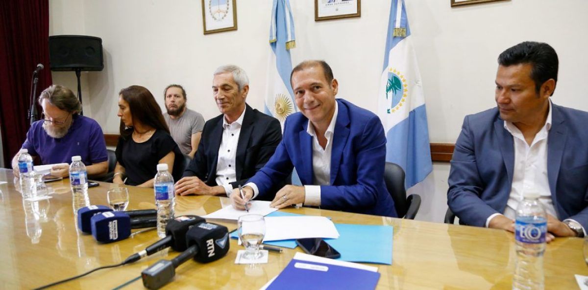 Gutiérrez firmó acuerdo salarial con ATEN y las clases comenzarán en marzo