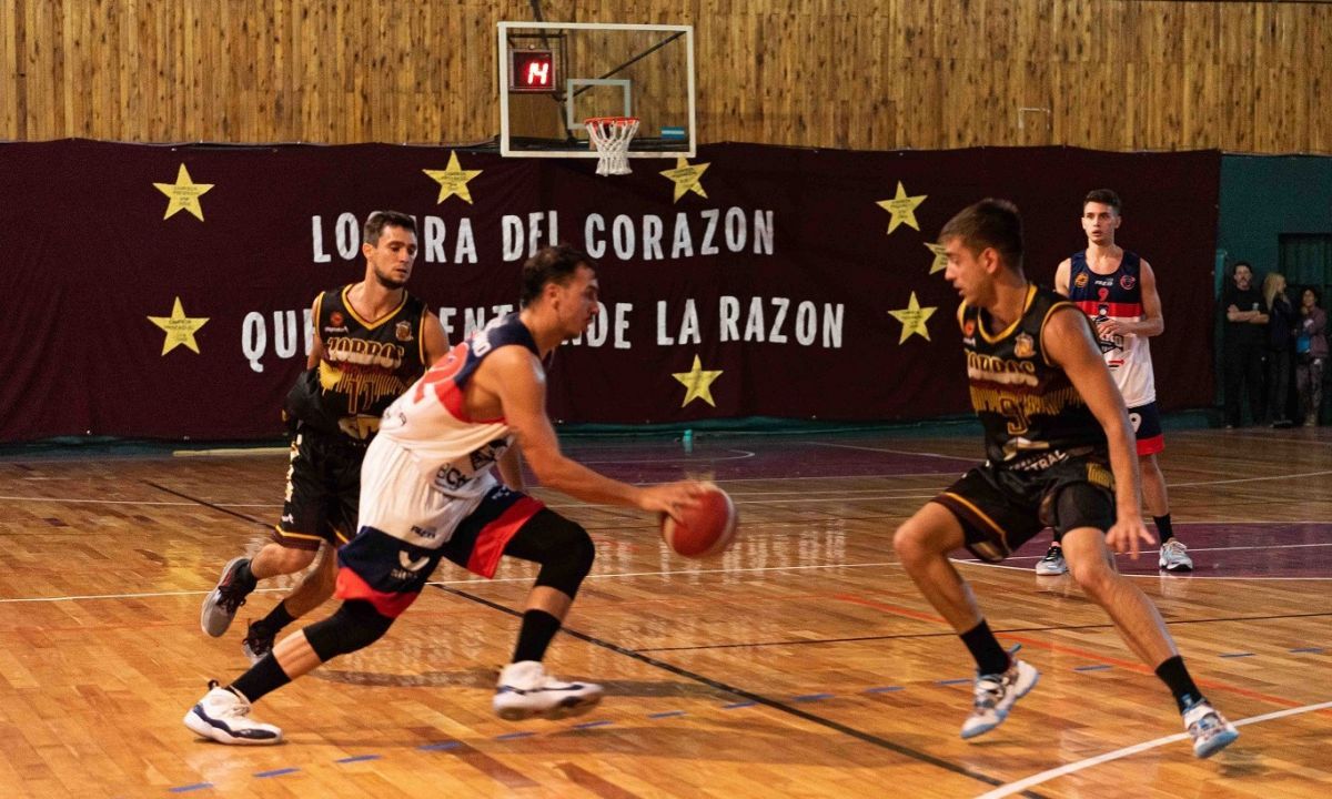 "La Maquinita" derrotó a Zorros 94 a 76