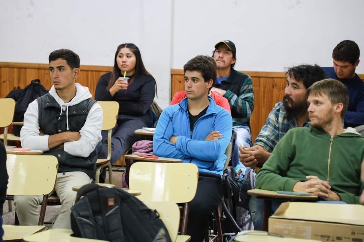 La UNCo abrió una Diplomatura en Construcción de Viviendas en Madera en San Martín
