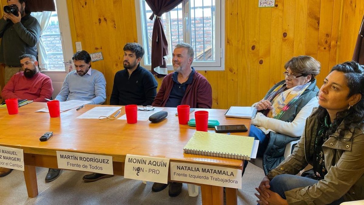 Los seis candidatos a intendente participaron de una charla abierta con vecinos