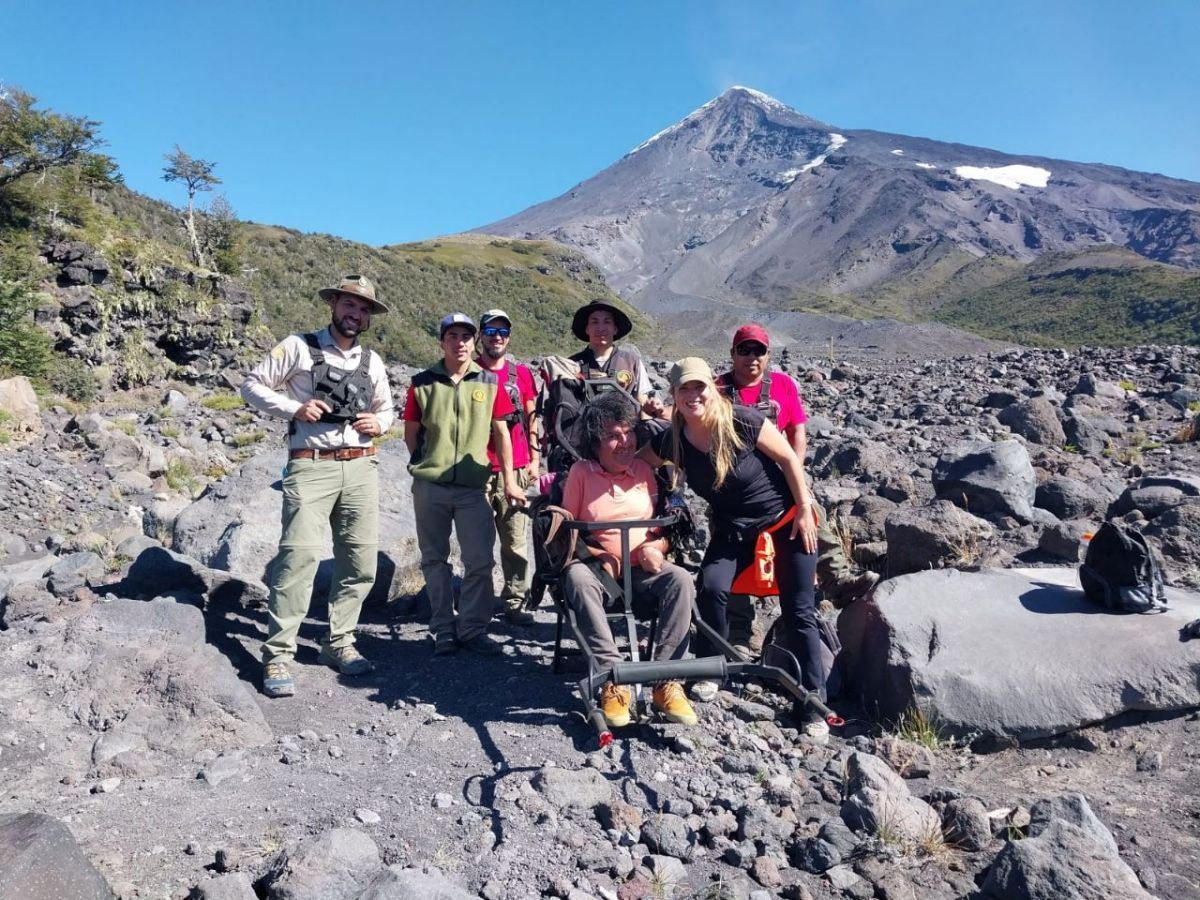 La imposibilidad de caminar no le prohibió conocer la majestuosidad del Lanín