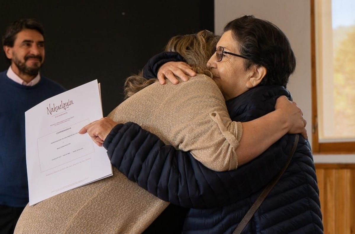 33 familias del Vamep recibieron las anheladas escrituras de sus hogares