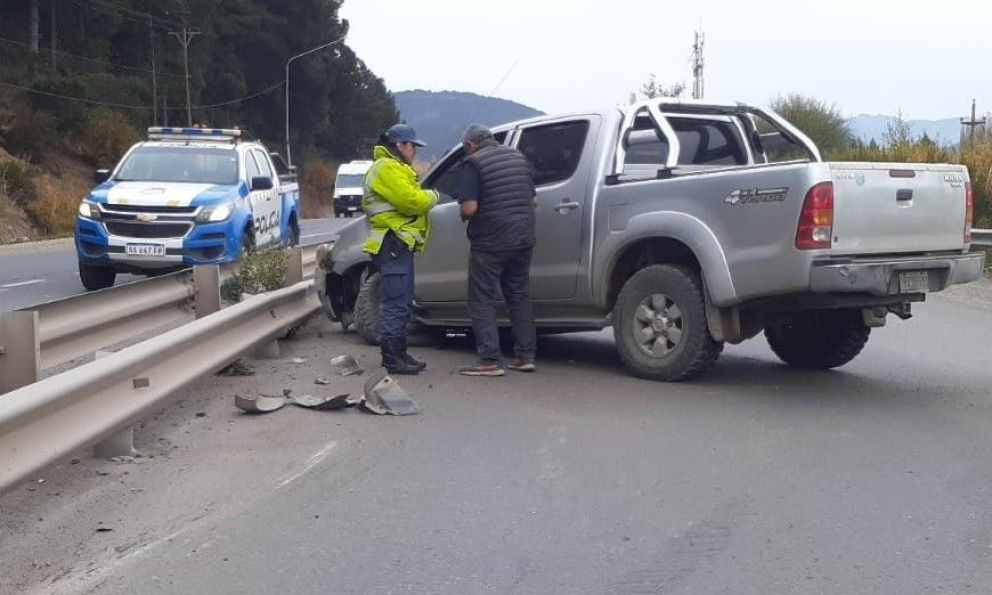 Chocó contra el guardarraíl de la entrada al supermercado