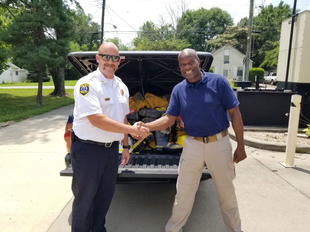 Walter Cook, el bombero solidario oriundo de Ohio que donará una autobomba al cuerpo local