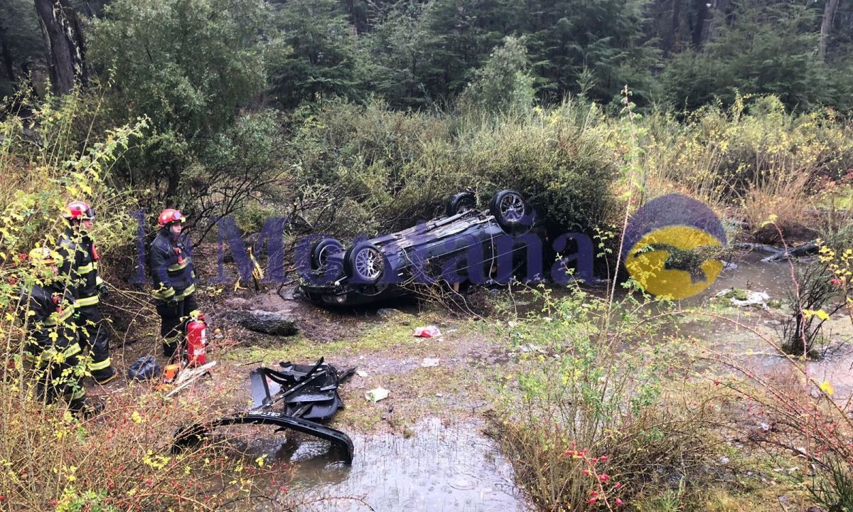 Volcó un auto en la ruta de los 7 Lagos | La Montaña Noticias